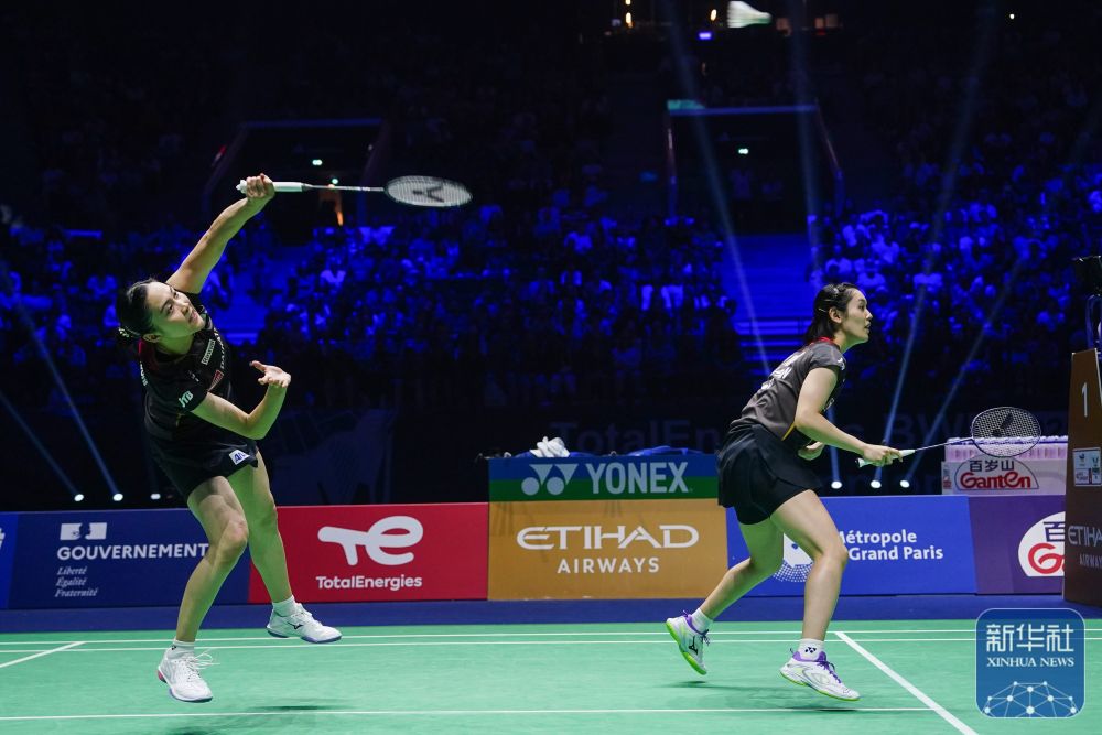 他在攻防两 他在攻防两